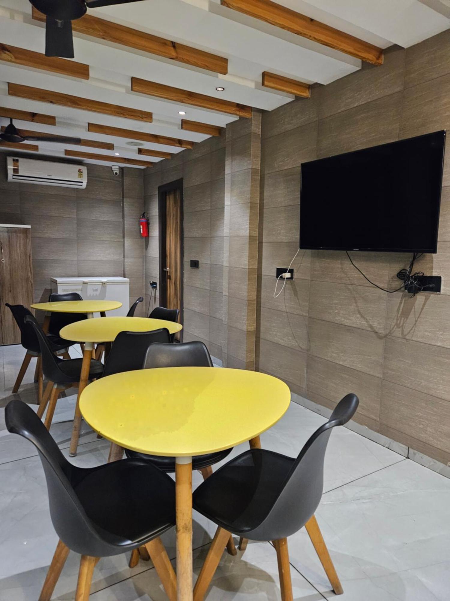 Stayez Studio Apartments Indore Exterior photo